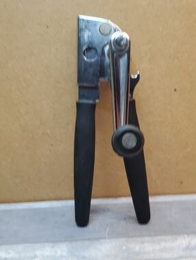 Swing-A-Way Easy Crank Can Opener